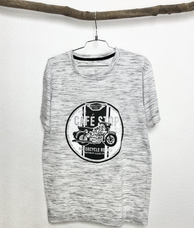 T-shirt Pour Garçon 6-7 Ans - Occasion En Très Bon état - Vêtement Enfant Décontracté